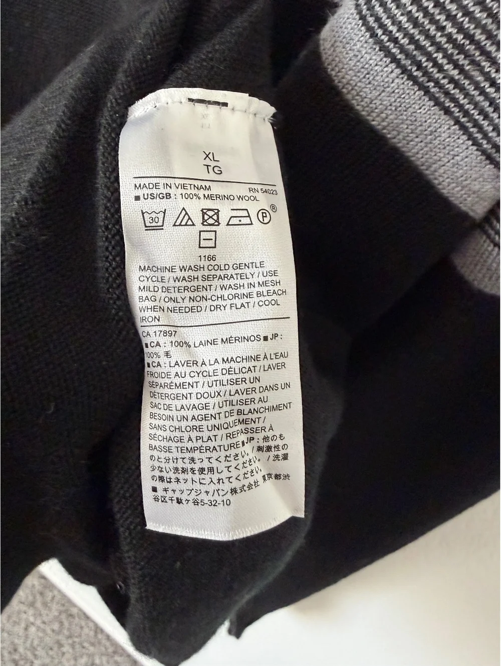 Banana Republic Crew Neck 100% Merino Wool Gray Striped Black Sweater Size XL